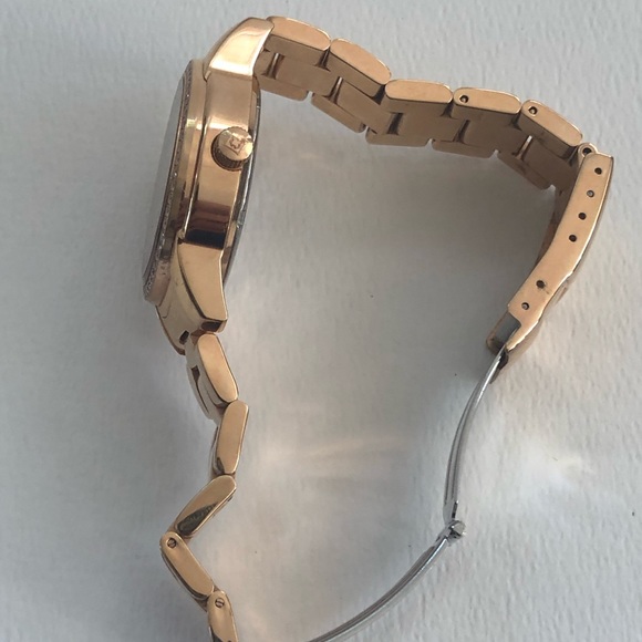 Invicta Angel watch in rose gold - Picture 4 of 6